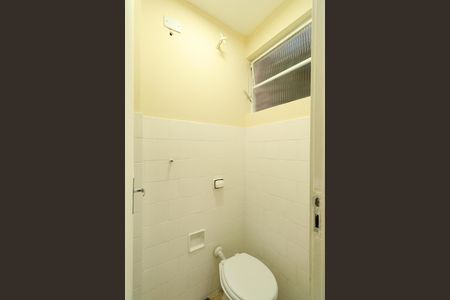 Banheiro de serviço de apartamento para alugar com 2 quartos, 100m² em Bom Retiro, São Paulo