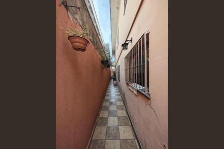 Corredor Lateral de casa à venda com 4 quartos, 250m² em Vila Sabrina, São Paulo