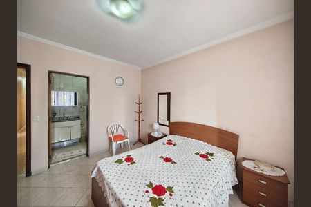 Suíte de casa à venda com 4 quartos, 250m² em Vila Sabrina, São Paulo