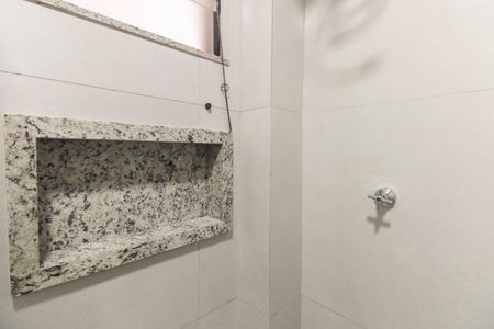 Banheiro de apartamento à venda com 2 quartos, 40m² em Vila Santa Isabel, São Paulo