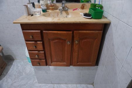 Casa de condomínio à venda com 250m², 5 quartos e 5 vagasBanheiro social
