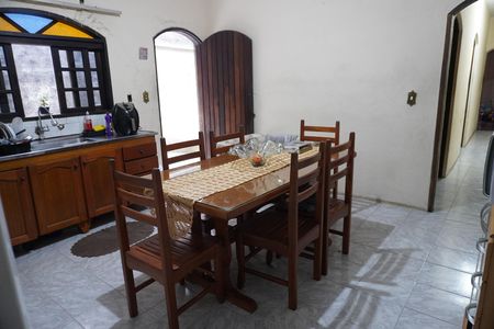 Casa de condomínio à venda com 250m², 5 quartos e 5 vagasSala de jantar