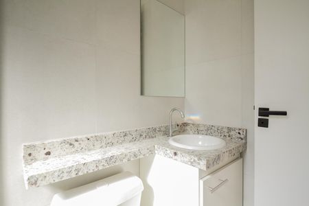Banheiro de apartamento à venda com 1 quarto, 30m² em Vila Santa Isabel, São Paulo