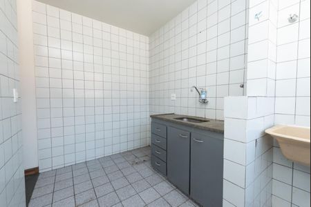 Cozinha e Área de Serviço de apartamento para alugar com 2 quartos, 56m² em Camargos, Belo Horizonte