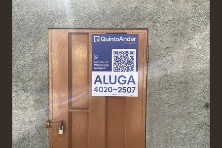 Placa instalada com o codigo BBYX-212, Instalacao no portao de apartamento para alugar com 2 quartos, 56m² em Camargos, Belo Horizonte