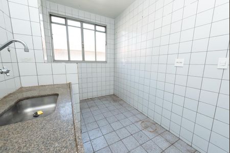 Cozinha de apartamento para alugar com 2 quartos, 56m² em Camargos, Belo Horizonte