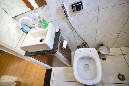 Banheiro Social de apartamento à venda com 2 quartos, 42m² em Inconfidentes, Contagem