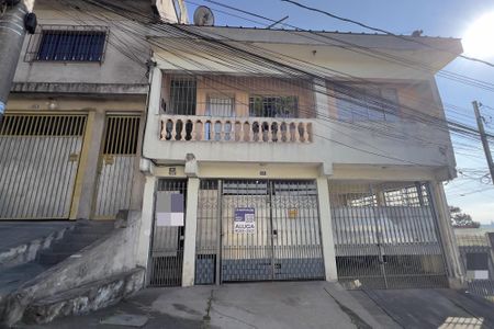 Fachada com placa grande de casa para alugar com 1 quarto, 80m² em Parque Jurema, Guarulhos
