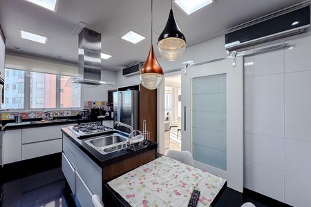 Cozinha de apartamento para alugar com 4 quartos, 335m² em Vila Regente Feijó, São Paulo