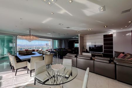 Apartamento para alugar com 4 quartos, 335m² em Vila Regente Feijó, São Paulo