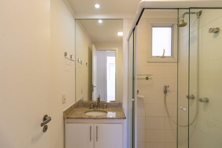 Banheiro de apartamento para alugar com 2 quartos, 60m² em Lapa, São Paulo