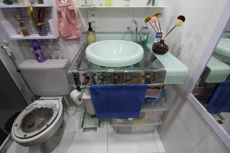Banheiro de apartamento à venda com 2 quartos, 42m² em Jacarepaguá, Rio de Janeiro