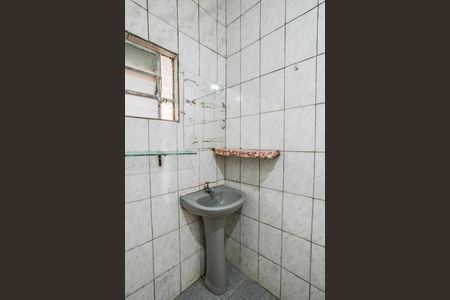 Banheiro de casa à venda com 2 quartos, 132m² em Jardim Santo André, Santo André