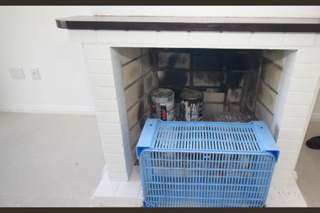 Detalhe da Sala - lareira de apartamento para alugar com 3 quartos, 130m² em Menino Deus, Porto Alegre