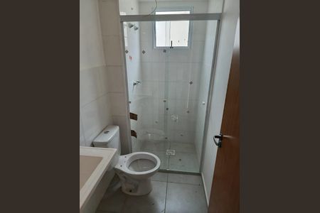 Banheiro de apartamento para alugar com 2 quartos, 52m² em Vila Satúrnia, Campinas