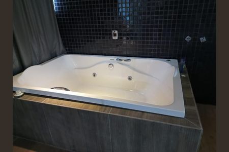 Banheiro de casa à venda com 3 quartos, 235m² em Piratininga, Niterói