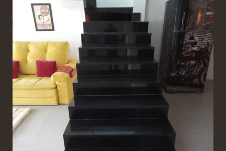 Sala de casa à venda com 3 quartos, 235m² em Piratininga, Niterói