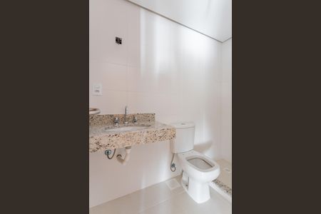 Banheiro de apartamento à venda com 2 quartos, 63m² em Bom Jesus, Porto Alegre