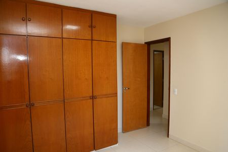 Quarto 2 de apartamento para alugar com 2 quartos, 69m² em Setor Oeste, Goiânia