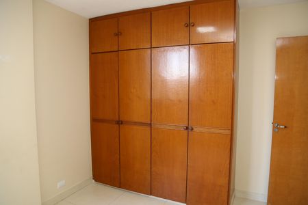 Quarto 2 de apartamento para alugar com 2 quartos, 69m² em Setor Oeste, Goiânia