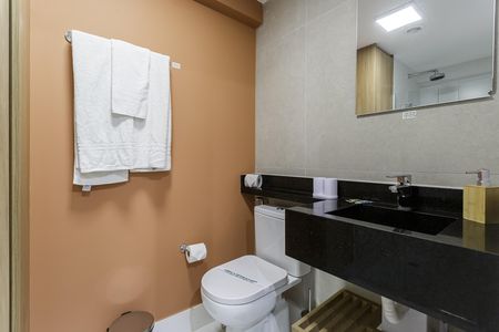 Banheiro de kitnet/studio para alugar com 1 quarto, 20m² em Indianópolis, São Paulo
