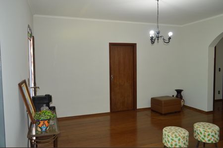 Casa para alugar com 3 quartos, 329m² em Ribeirânia, Ribeirão Preto
