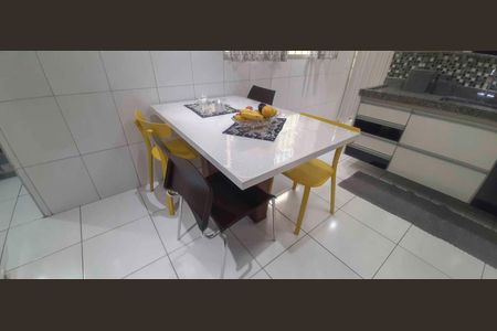 Casa à venda com 205m², 4 quartos e 2 vagas