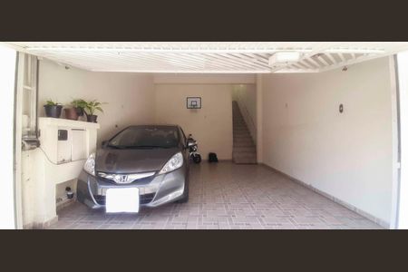 Casa à venda com 205m², 4 quartos e 2 vagas Casa à venda com 205m², 4 quartos e 2 vagasGaragem