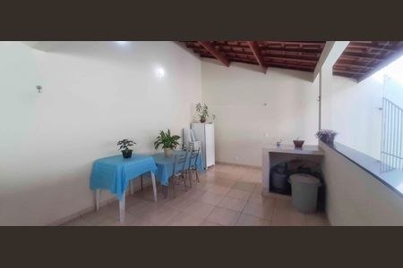 Casa à venda com 205m², 4 quartos e 2 vagas Casa à venda com 205m², 4 quartos e 2 vagasEspaço Gourmet