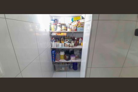 Casa à venda com 205m², 4 quartos e 2 vagas Casa à venda com 205m², 4 quartos e 2 vagasDispensa