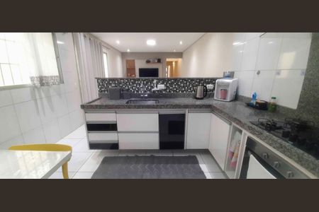 Casa à venda com 205m², 4 quartos e 2 vagas