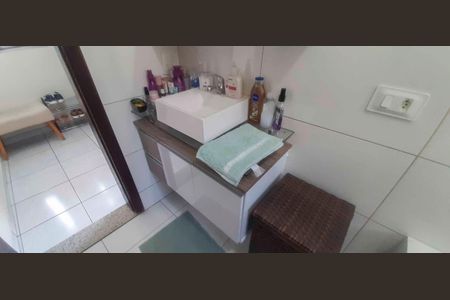 Casa à venda com 205m², 4 quartos e 2 vagas