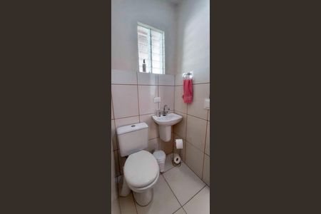 Casa à venda com 205m², 4 quartos e 2 vagas Casa à venda com 205m², 4 quartos e 2 vagasBanheiro do Espaço Gourmet