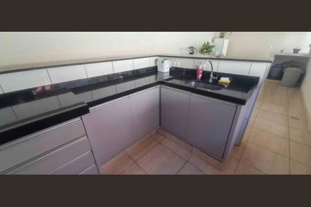 Casa à venda com 205m², 4 quartos e 2 vagas