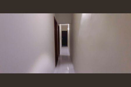 Casa à venda com 205m², 4 quartos e 2 vagas Casa à venda com 205m², 4 quartos e 2 vagasCorredor