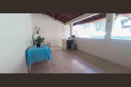 Casa à venda com 205m², 4 quartos e 2 vagas