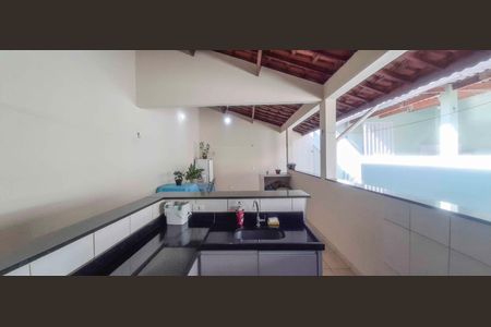 Casa à venda com 205m², 4 quartos e 2 vagas