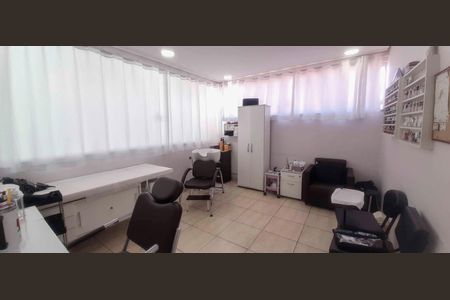 Casa à venda com 205m², 4 quartos e 2 vagas Casa à venda com 205m², 4 quartos e 2 vagasAteliê / Quarto 3
