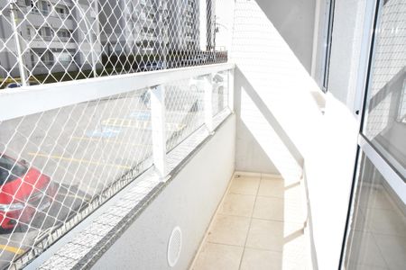 Sala - varanda com sol da manhã de apartamento para alugar com 3 quartos, 54m² em Vila Rio Branco, Jundiaí