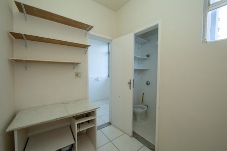 QUARTO E BANHO DE EMPREGADA de apartamento para alugar com 2 quartos, 65m² em Savassi, Belo Horizonte