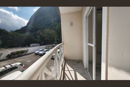 Casa de condomínio à venda com 116m², 3 quartos e 1 vaga