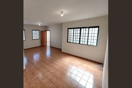 Sala de casa para alugar com 3 quartos, 115m² em Jardim Karaíba, Uberlândia