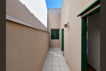 Área externa de casa para alugar com 3 quartos, 115m² em Jardim Karaíba, Uberlândia