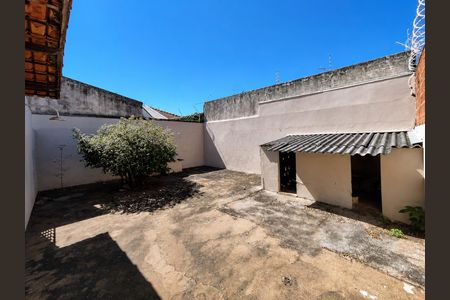 Área externa de casa para alugar com 3 quartos, 115m² em Jardim Karaíba, Uberlândia