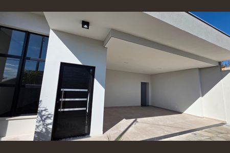 Fachada casa e garagem  de casa à venda com 3 quartos, 157m² em Vila Rica, Lagoa Santa