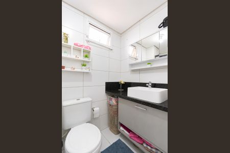 Banheiro de apartamento à venda com 2 quartos, 53m² em Fátima, Canoas