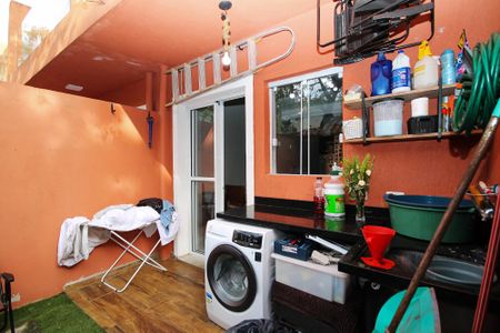 Lavanderia de casa de condomínio para alugar com 2 quartos, 70m² em Paisagem Renoir, Cotia