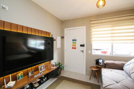 Sala de casa de condomínio para alugar com 2 quartos, 70m² em Paisagem Renoir, Cotia