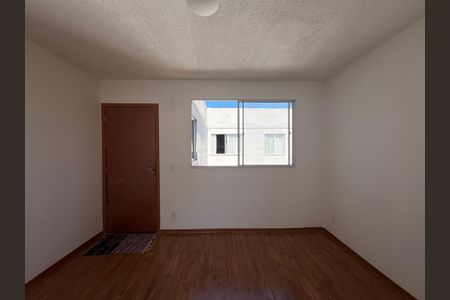 Sala de apartamento para alugar com 2 quartos, 45m² em Nacional, Contagem