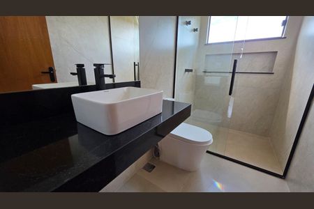 Banheiro social de casa de condomínio à venda com 4 quartos, 180m² em Residencial Parque dos Buritis, Lagoa Santa